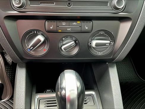 Used 2018 Volkswagen Jetta S w/ Cold Weather Package FWD image 17