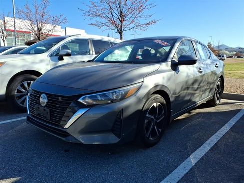 Used 2025 Nissan Sentra SV image 2