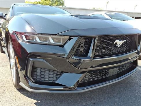 Used 2024 Ford Mustang GT Premium image 18