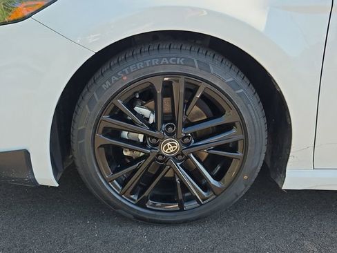 Used 2025 Toyota Camry SE FWD image 9
