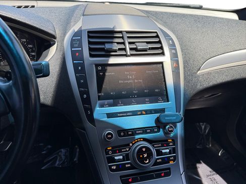 Used 2020 Lincoln MKZ FWD image 12