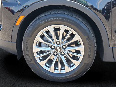 Used 2025 Cadillac XT4 Premium Luxury w/ Technology Package FWD image 8