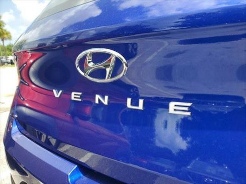 New 2025 Hyundai Venue Limited FWD image 5