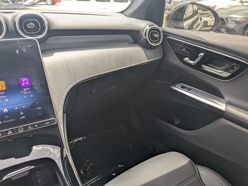 Used 2025 Mercedes-Benz GLC 300 4MATIC image 4