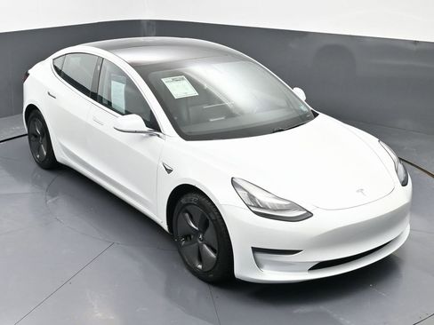 Used 2019 Tesla Model 3 Standard Range Plus image 43