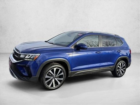 Used 2022 Volkswagen Taos SE image 1