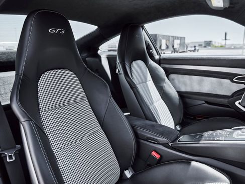 Used 2018 Porsche 911 GT3 RWD image 38