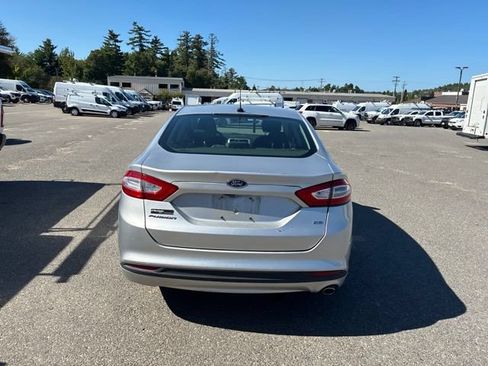 Used 2015 Ford Fusion SE FWD image 4