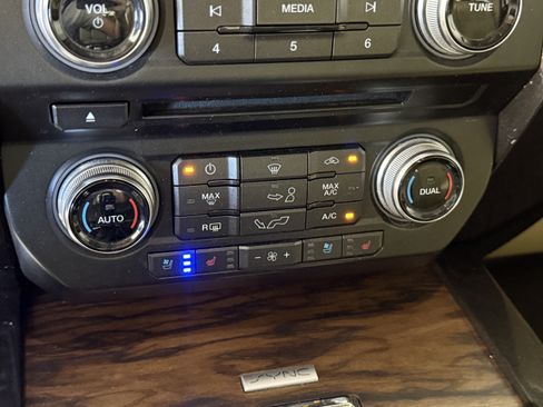 Certified 2018 Ford F150 Lariat w/ Equipment Group 502A Luxury AWD/4WD image 20