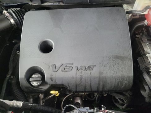 Used 2023 Chevrolet Traverse LS image 30