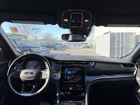 Used 2021 Jeep Grand Cherokee L Laredo image 13