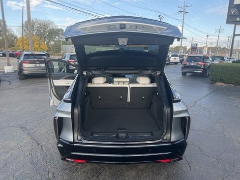 New 2024 Cadillac Lyriq Luxury image 39