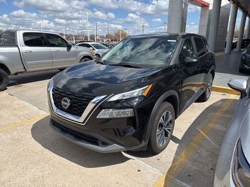 Used 2023 Nissan Rogue SV image 3