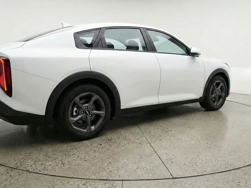 Used 2025 Kia K4 LXS FWD image 9