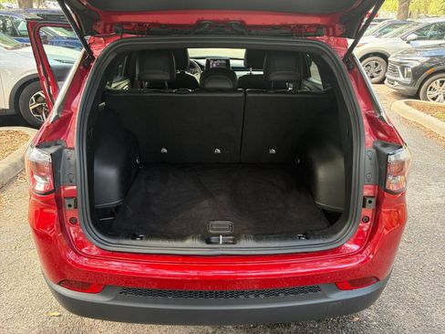 Used 2025 Jeep Compass Latitude AWD/4WD image 30