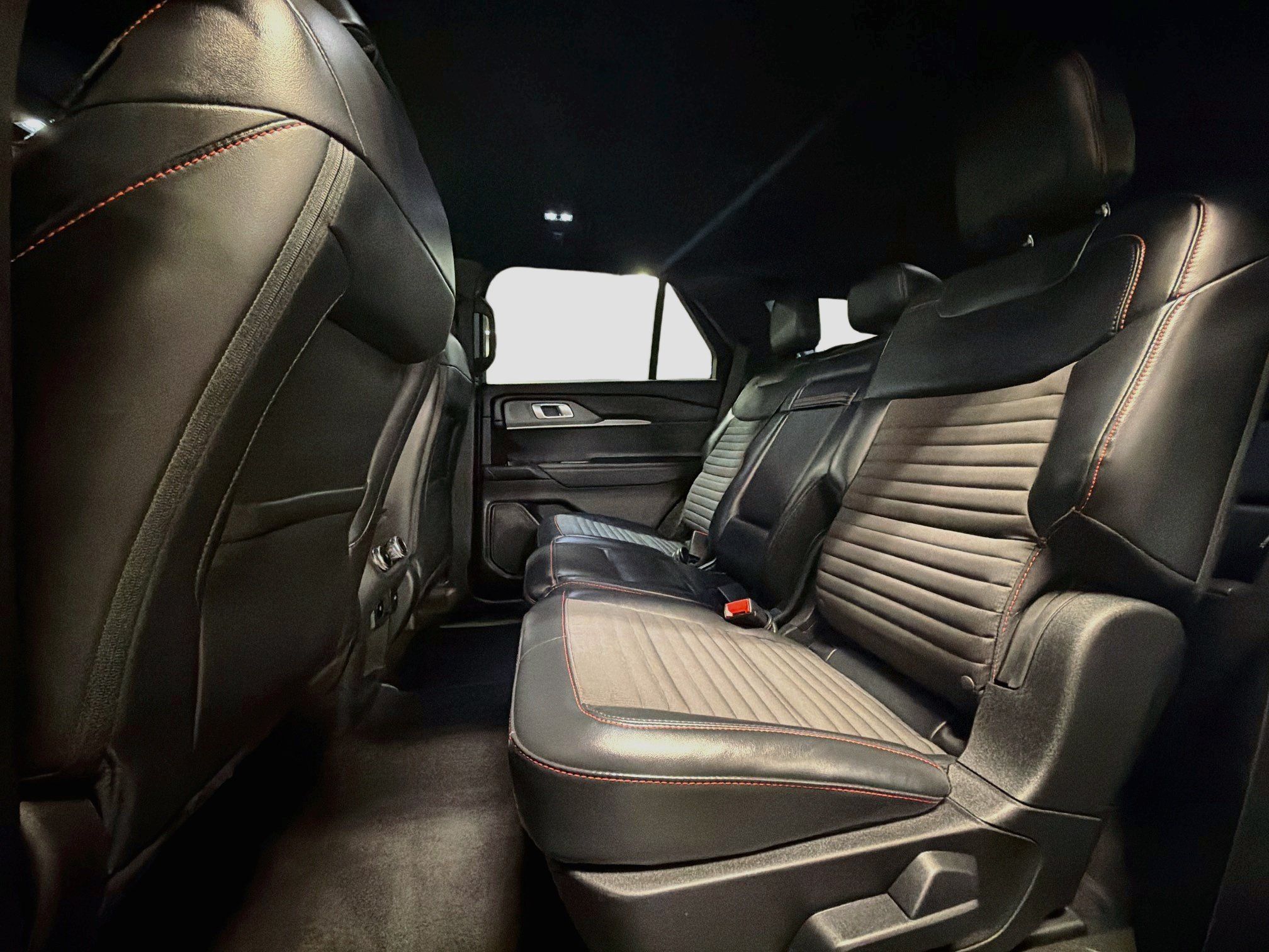 Used 2025 Ford Explorer ST-Line w/ ST-Line Street Pack AWD/4WD image 29
