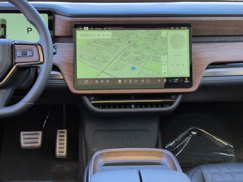 Used 2026 Rivian R1S Premium AWD/4WD image 30