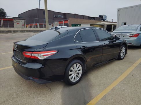 Used 2020 Toyota Camry LE image 6