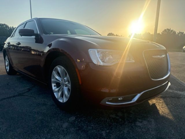 Used 2015 Chrysler 300 Limited w/ 300 Premium Group RWD image 1