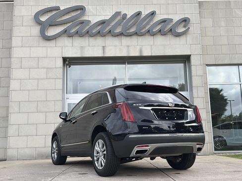 Used 2022 Cadillac XT5 Premium Luxury w/ Technology Package AWD/4WD image 8