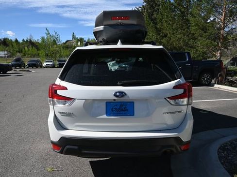 Used 2021 Subaru Forester Premium AWD/4WD image 5