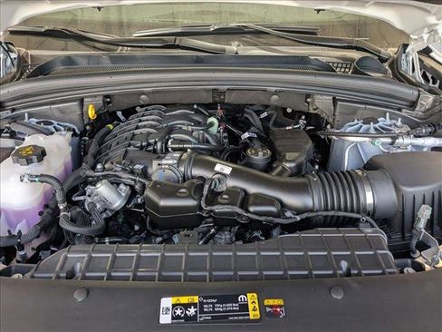 New 2025 Jeep Grand Cherokee Altitude image 17