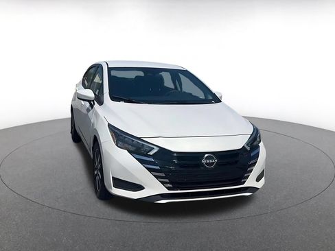 Used 2025 Nissan Versa SV FWD image 3