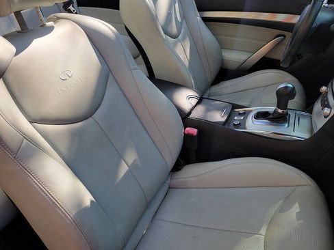 Used 2014 INFINITI Q60 Convertible w/ Premium Package image 10