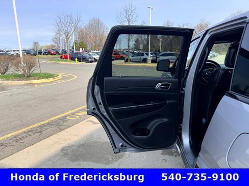 Used 2017 Jeep Grand Cherokee Altitude image 16