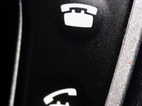 Used 2011 Toyota Highlander SE w/ Tow Pkg image 39