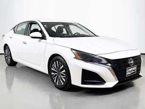 Used 2023 Nissan Altima 2.5 SV FWD image 3
