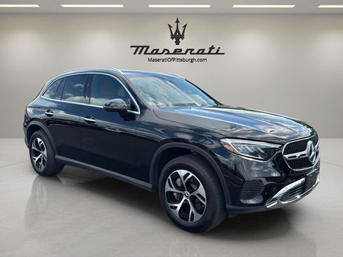 Used 2025 Mercedes-Benz GLC 350e 4MATIC image 3