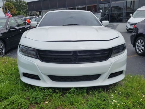 Used 2020 Dodge Charger SXT RWD image 2