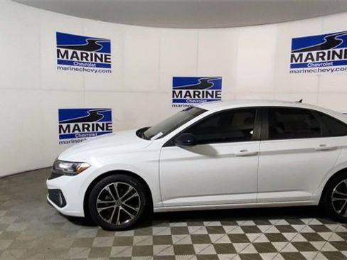 Used 2023 Volkswagen Jetta Sport image 7