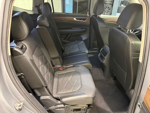 Used 2024 Volkswagen Atlas SE image 26