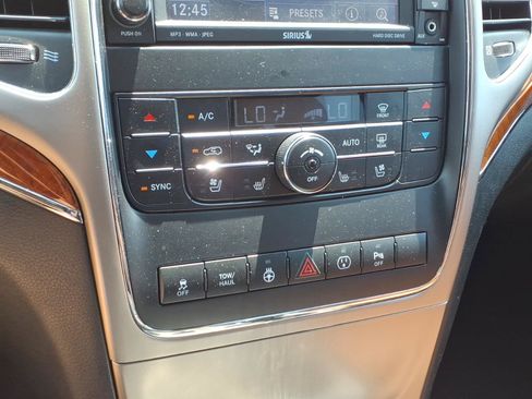 Used 2013 Jeep Grand Cherokee Overland w/ Advance Technology Group AWD/4WD image 19