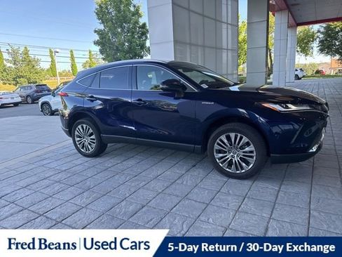 Used 2021 Toyota Venza XLE w/ Softex Package AWD/4WD image 3
