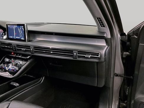 Used 2022 Lincoln Corsair AWD w/ Premium Package image 15