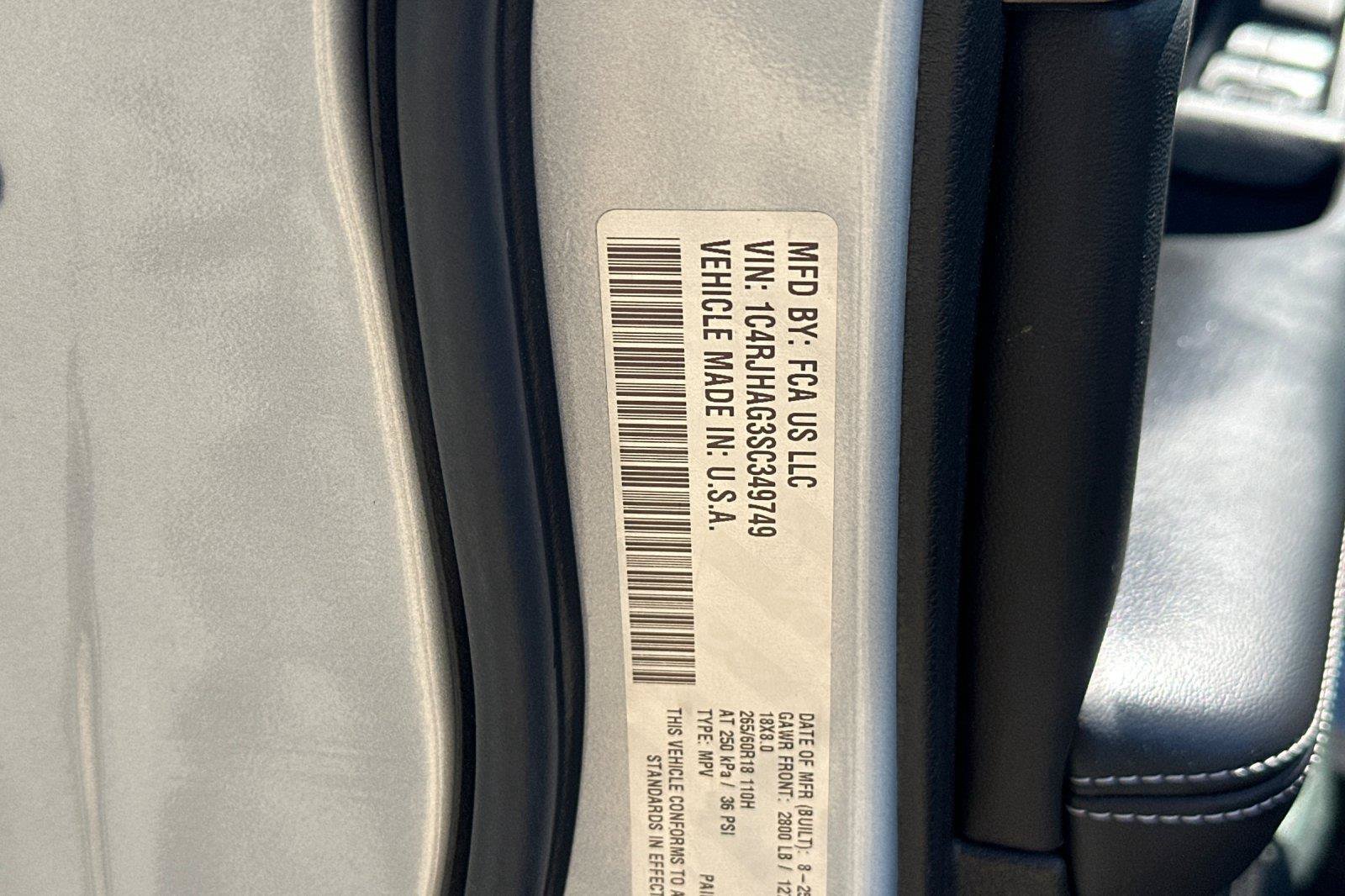 Used 2025 Jeep Grand Cherokee Laredo X w/ Luxury Tech Group I AWD/4WD image 27