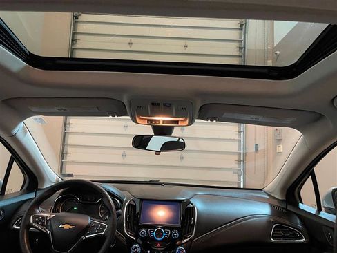 Used 2017 Chevrolet Cruze LT image 54