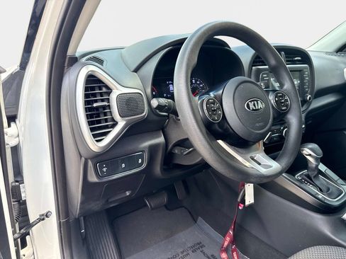 Used 2020 Kia Soul LX FWD image 19