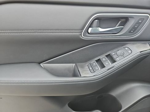 New 2026 Nissan Rogue Platinum w/ Platinum Premium Package image 10