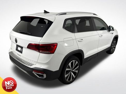 Used 2023 Volkswagen Taos SE FWD image 3