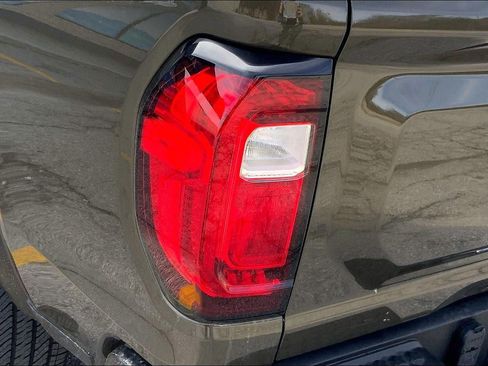 Used 2023 GMC Canyon Denali image 27