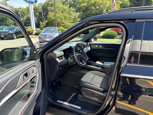Used 2025 Ford Explorer ST-Line w/ Premium Package AWD/4WD image 7
