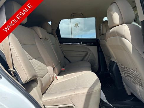 Used 2015 Kia Sorento LX image 12