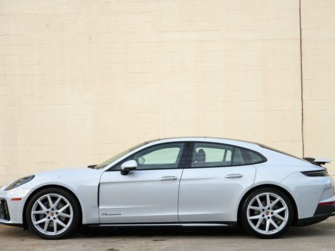Used 2025 Porsche Panamera image 54