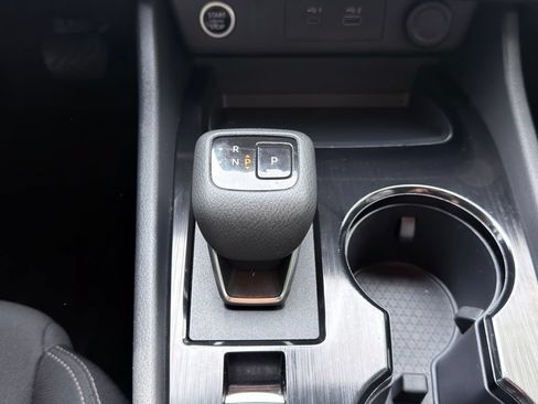 Used 2023 Nissan Rogue S AWD/4WD image 4