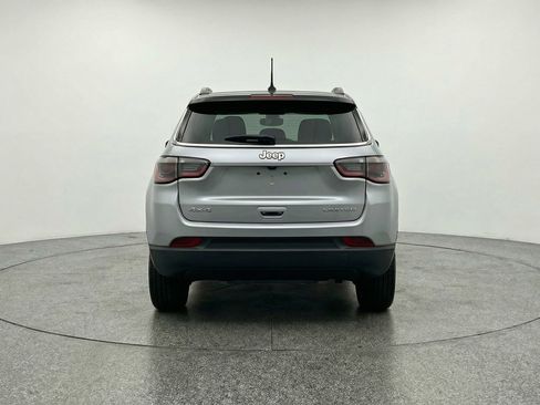 Used 2025 Jeep Compass Trailhawk image 7