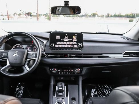 Used 2024 Mitsubishi Outlander SE AWD/4WD image 15